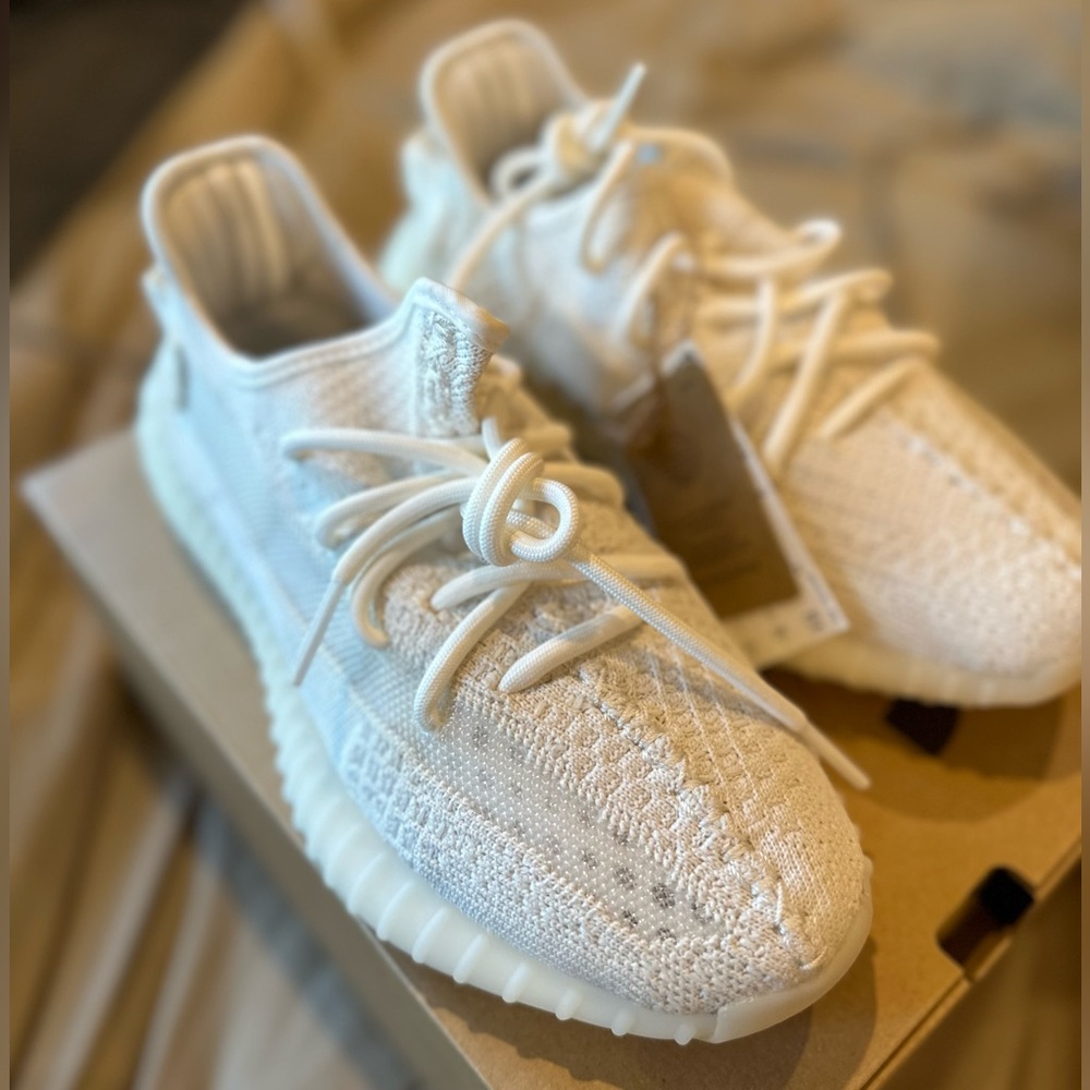 Yeezy Boost 350 V2 BRAND NEW “Bone”